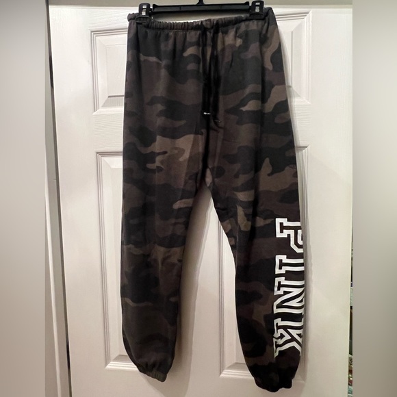 Victoria’s Secret PINK Camo Joggers - Picture 1 of 3